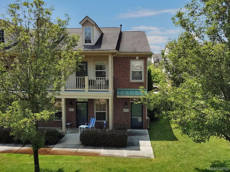 490 Village Drive, Walled Lake, MI 48390