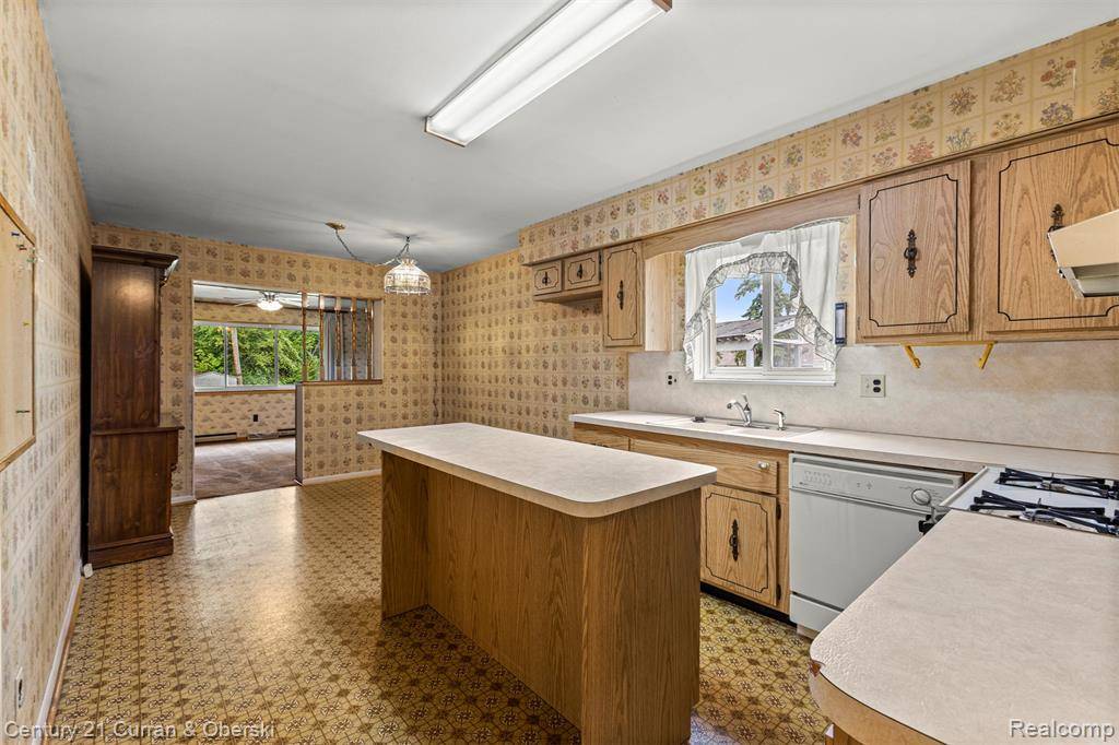 Allen Park, MI 48101,11164 Kennebec Avenue