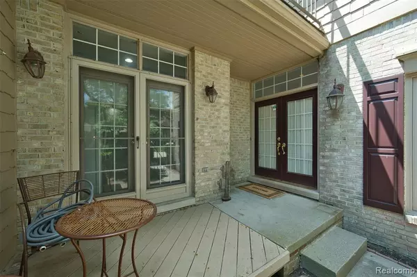 Bloomfield Hills, MI 48304,584 Cambridge Way