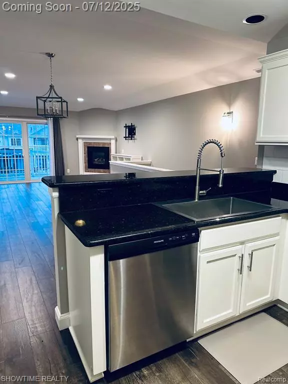 Sterling Heights, MI 48312,14377 MORAVIAN MANOR Circle