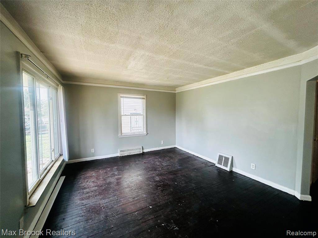 Detroit, MI 48219,22510 Frisbee Street