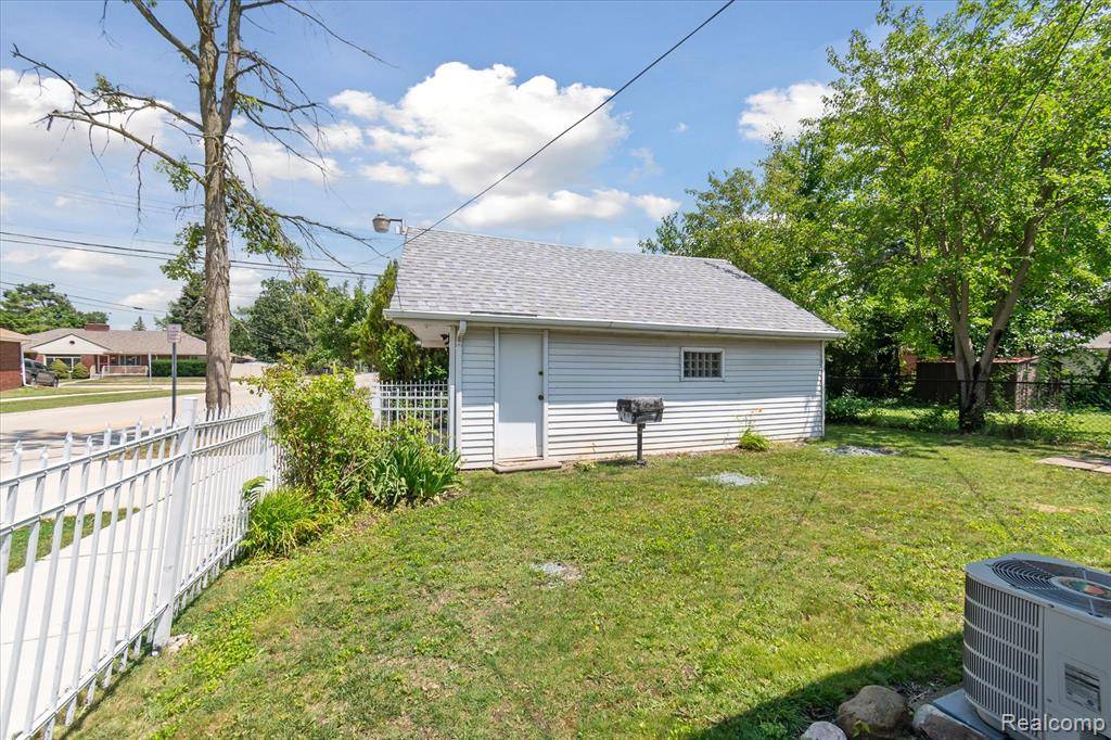Lincoln Park, MI 48146,386 Shore Drive