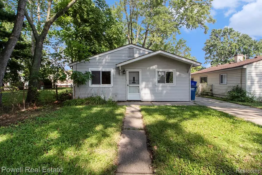 7642 Arcola Avenue, Westland, MI