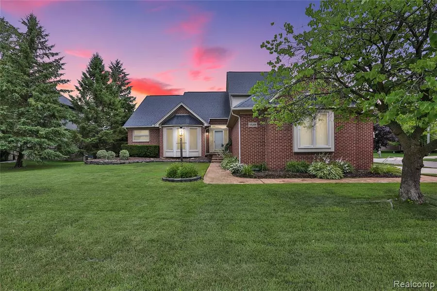 55206 Leonard Court, Shelby Twp, MI 48316