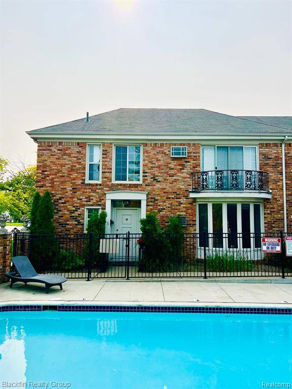 2356 W 14 MILE Road, Royal Oak, MI 48073