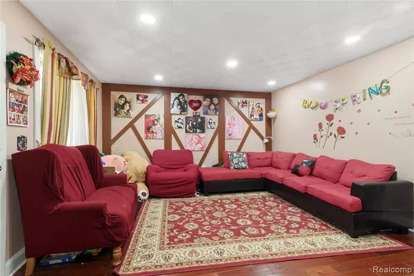Farmington Hills, MI 48335,21456 Flanders Street