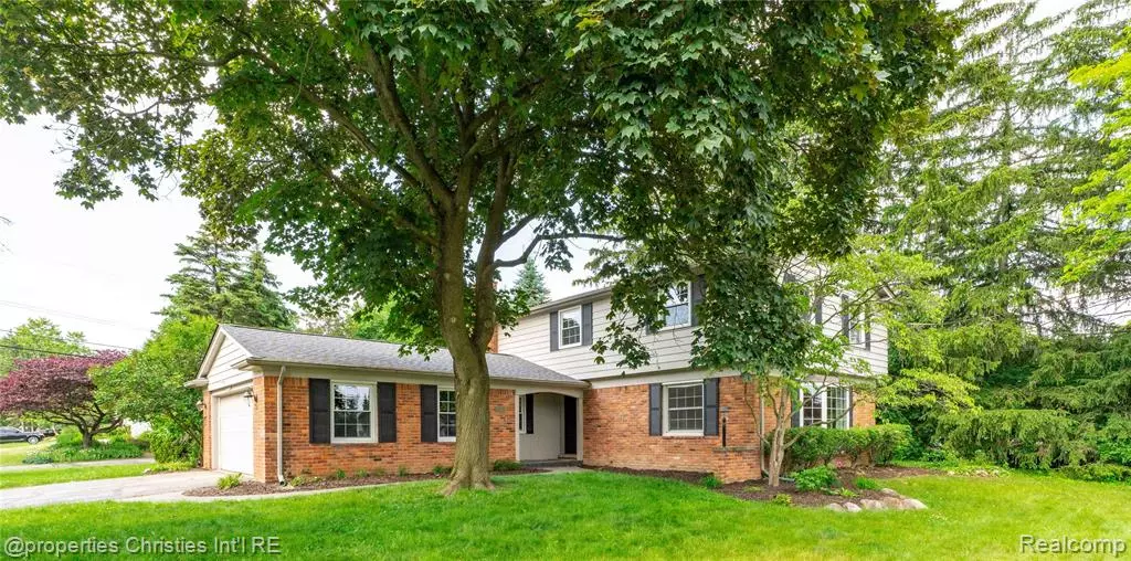 4770 Hedgewood Drive, Bloomfield Hills, MI 48301
