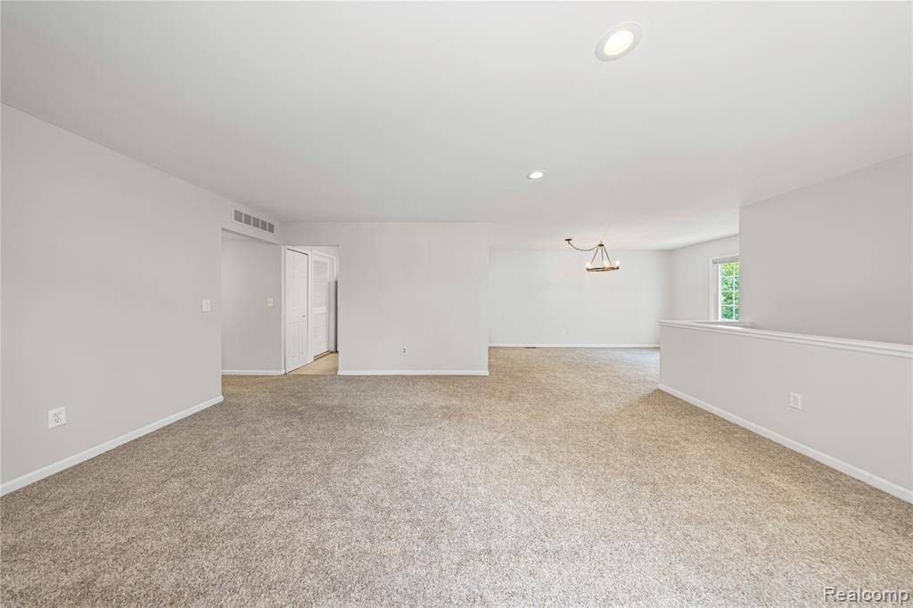 Macomb, MI 48036,37457 Stonegate Circle
