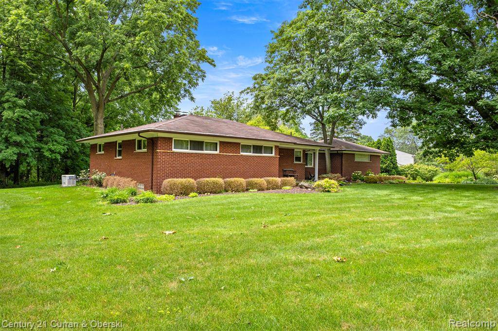 Farmington, MI 48331,35209 Dewberry Street