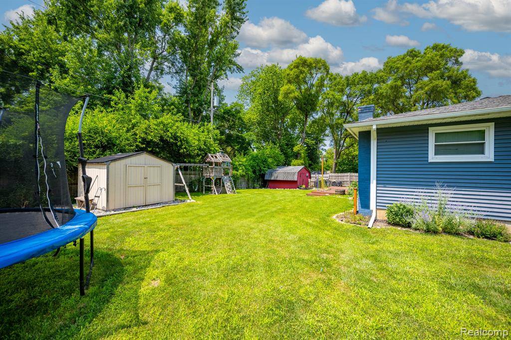 White Lake, MI 48383,5021 Lakeborn Drive