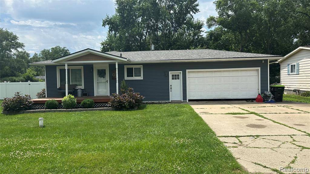 5021 Lakeborn Drive, White Lake, MI 48383