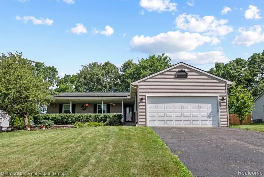 60520 Lamplighter Drive, New Hudson, MI 48165