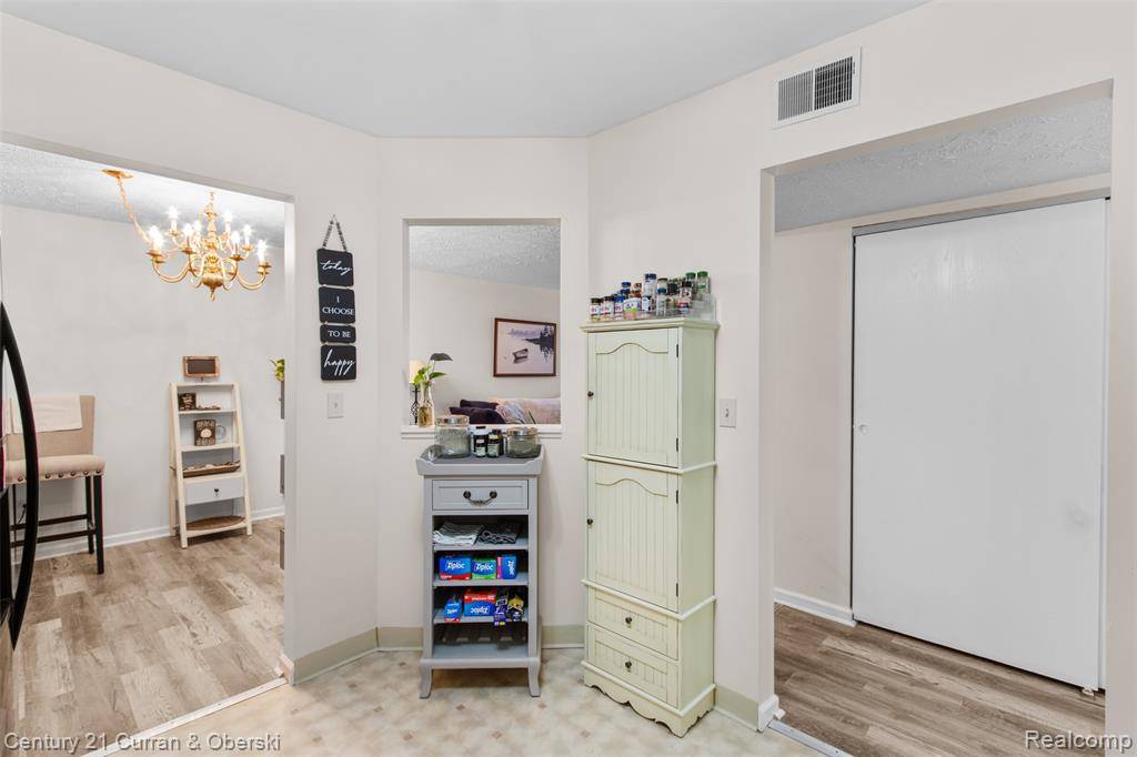 Northville, MI,19313 Surrey Ln
