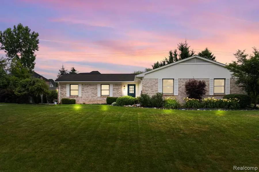 2961 Hartford Lane, Shelby Twp, MI 48316