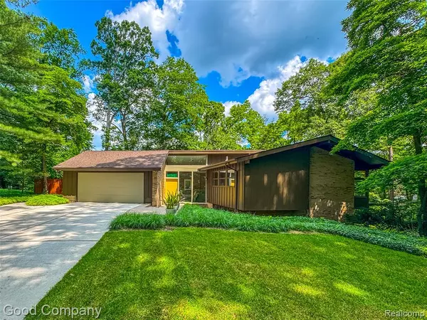Bloomfield Hills, MI 48304,3939 Charing Cross Road