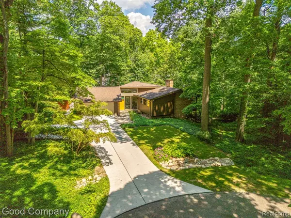 3939 Charing Cross Road, Bloomfield Hills, MI 48304