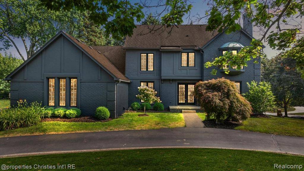 706 Great Oaks Drive, Bloomfield Hills, MI 48304