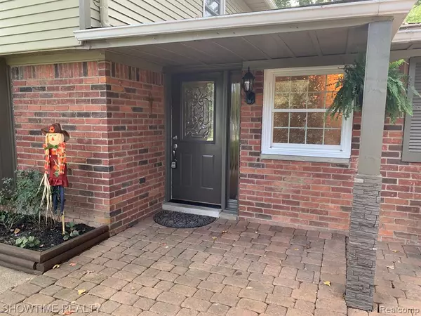 Bloomfield Hills, MI 48304,1210 ASHOVER Drive