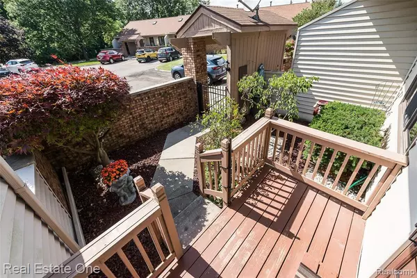 South Lyon, MI 48178,25104 HAMILTON Court