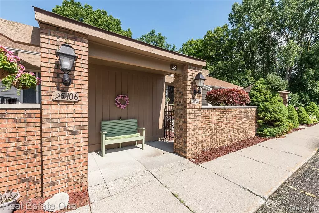 South Lyon, MI 48178,25104 HAMILTON Court