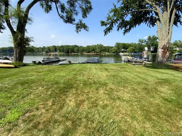 West Bloomfield, MI 48323,6930 Colony Drive