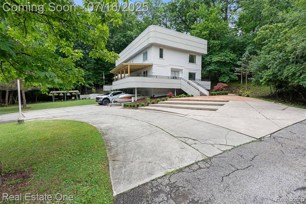 Southfield, MI 48034,29230 WILDBROOK Drive