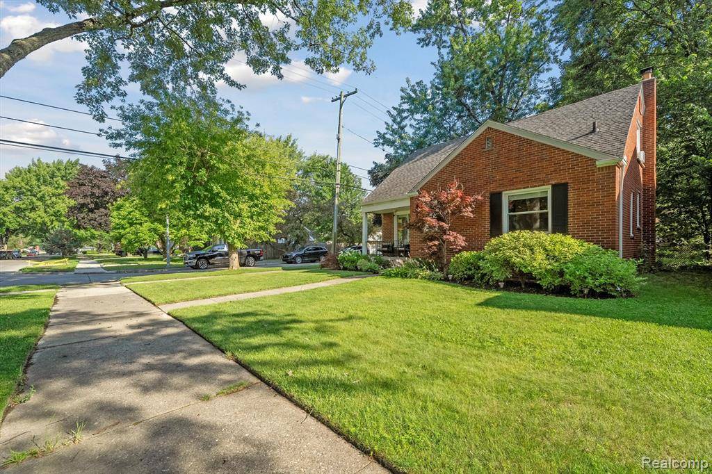 Grosse Pointe, MI 48225,21101 Norwood Drive