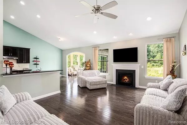 South Lyon, MI 48178,23395 Stoneleigh Court