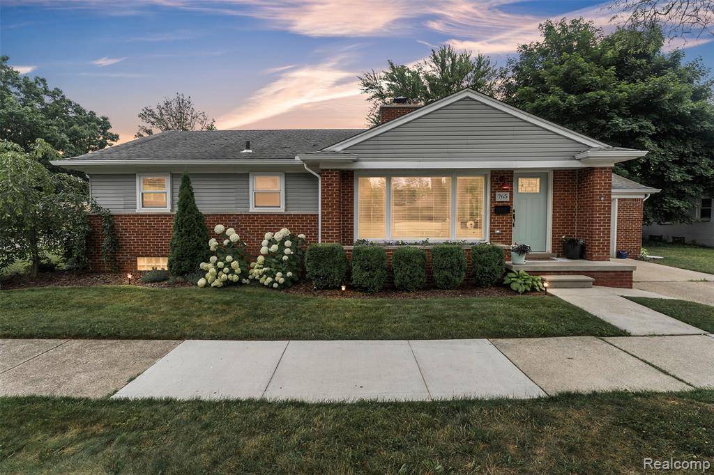 765 Vernier Road, Grosse Pointe Woods, MI 48236