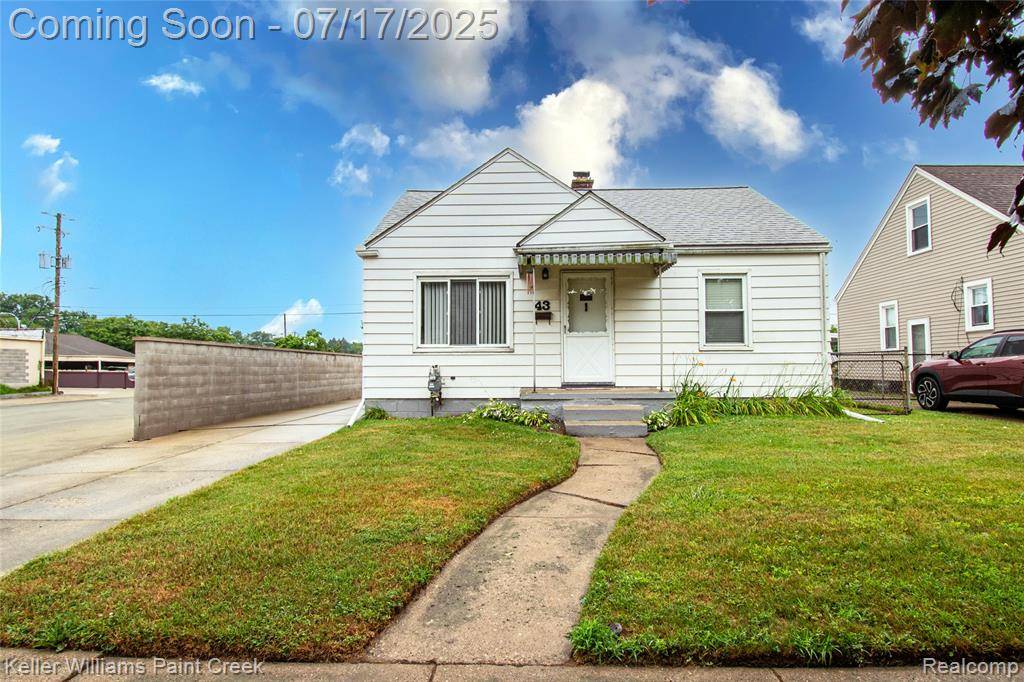 43 Charlevoix Street, Clawson, MI