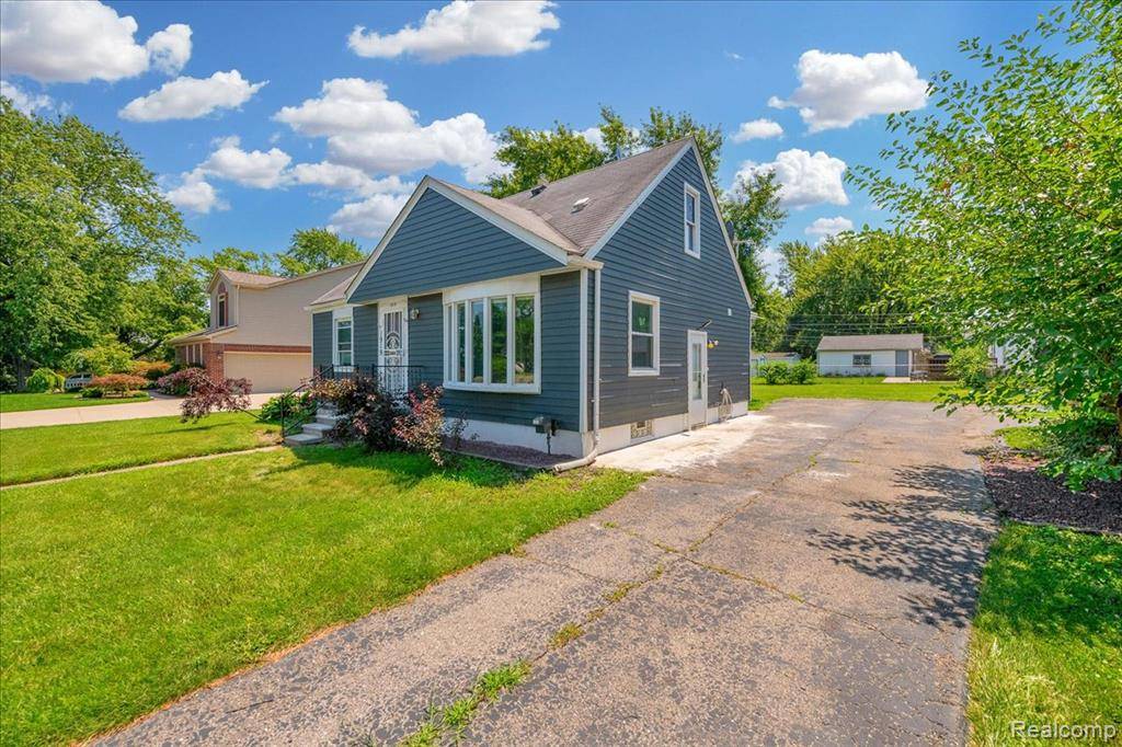 Royal Oak, MI 48073,1919 W 14 Mile Road