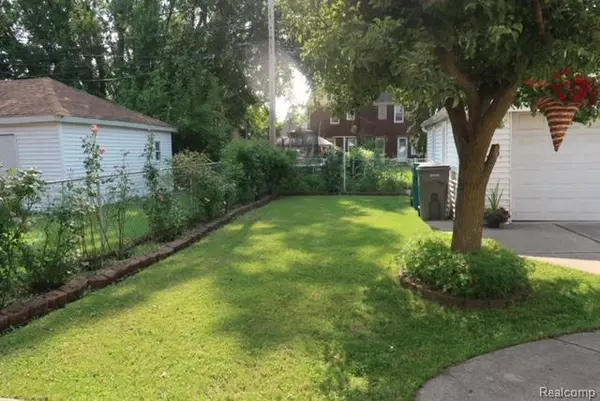 Dearborn, MI 48126,7653 Pinehurst Street