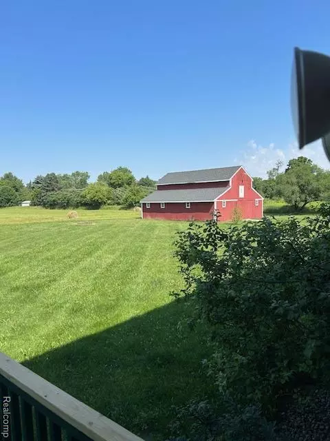 Holly, MI 48442,20100 HICKORY RIDGE Road