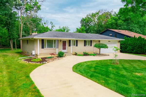 21819 Meridian Road, Grosse Ile, MI 48138