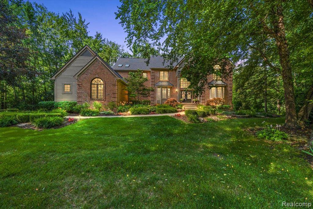 20927 Hunters Ridge, Northville, MI 48167