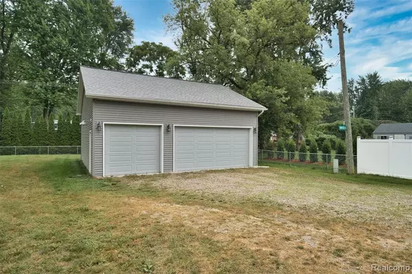 Harrison Township, MI,38524 Pineridge Street