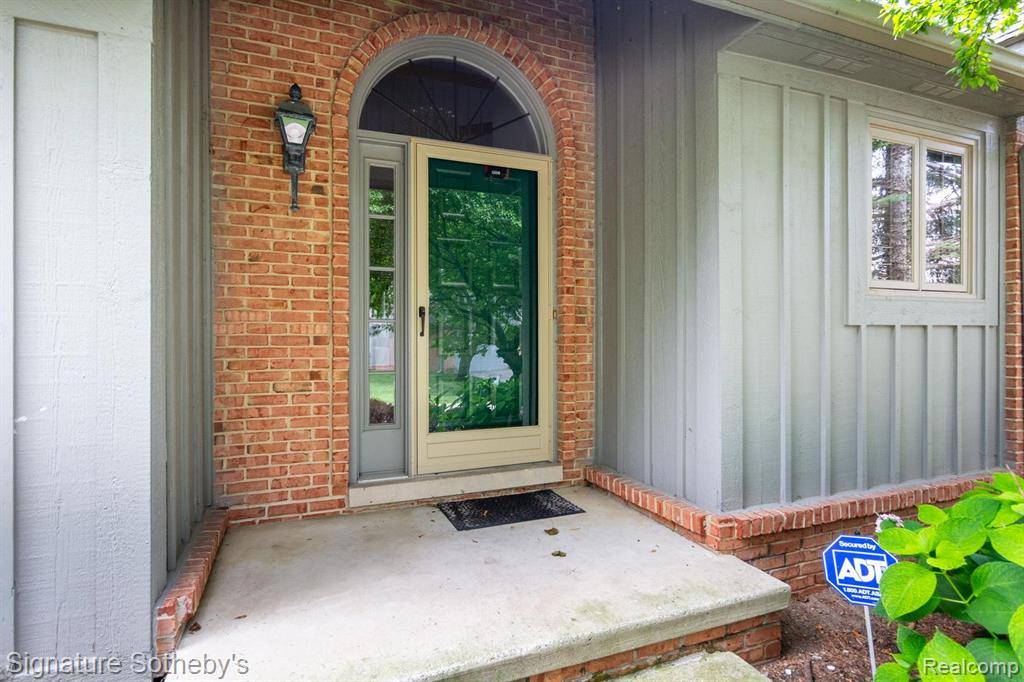 Farmington Hills, MI 48331,37524 Burton Court