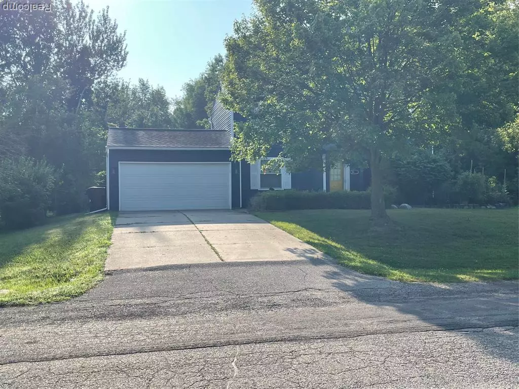 West Bloomfield, MI 48324,1811 Henbert Road