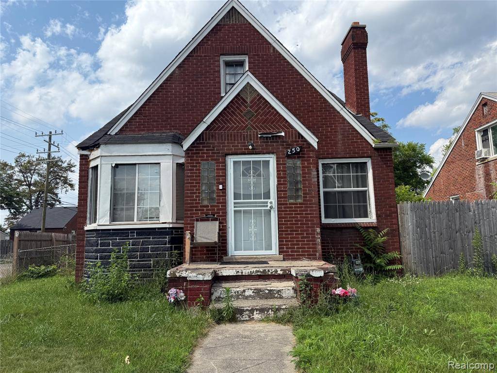 250 W Hollywood, Detroit, MI 48203