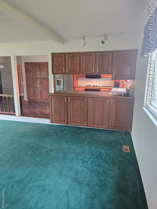 Canton, MI 48187,42479 Redfern