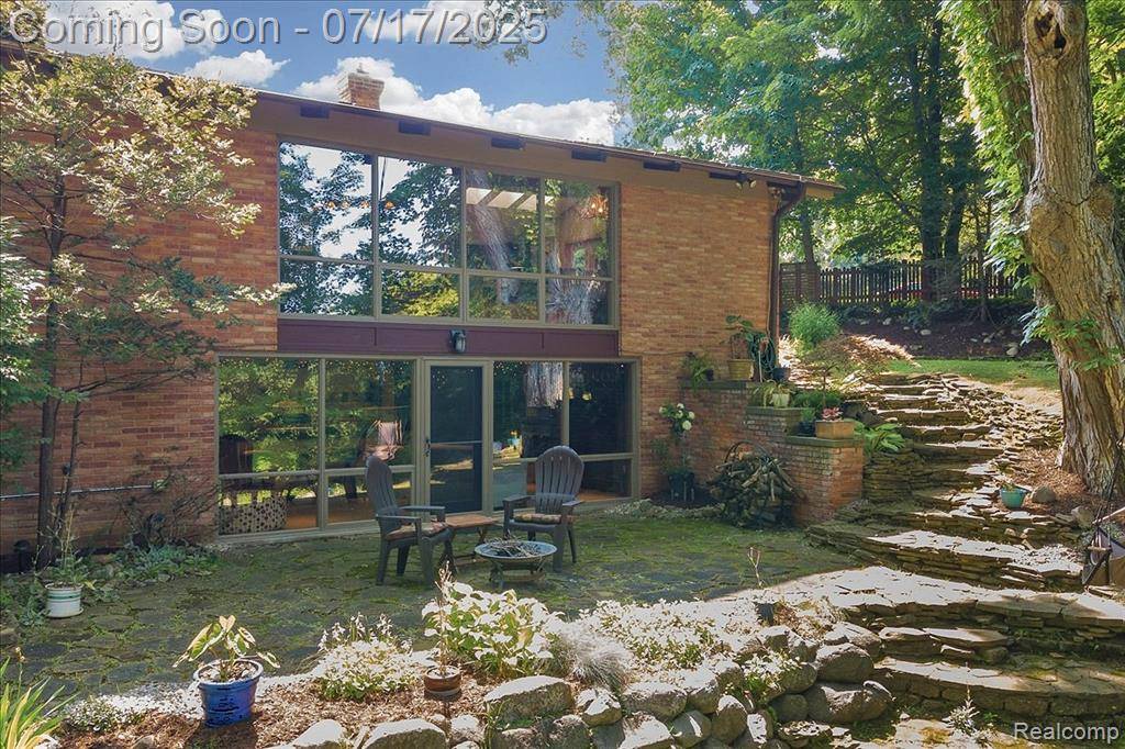 32981 Biddestone Lane, Farmington Hills, MI 48334