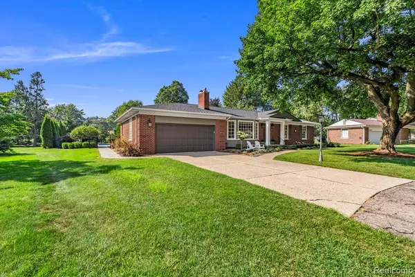 Beverly Hills, MI 48025,31671 Southview Street