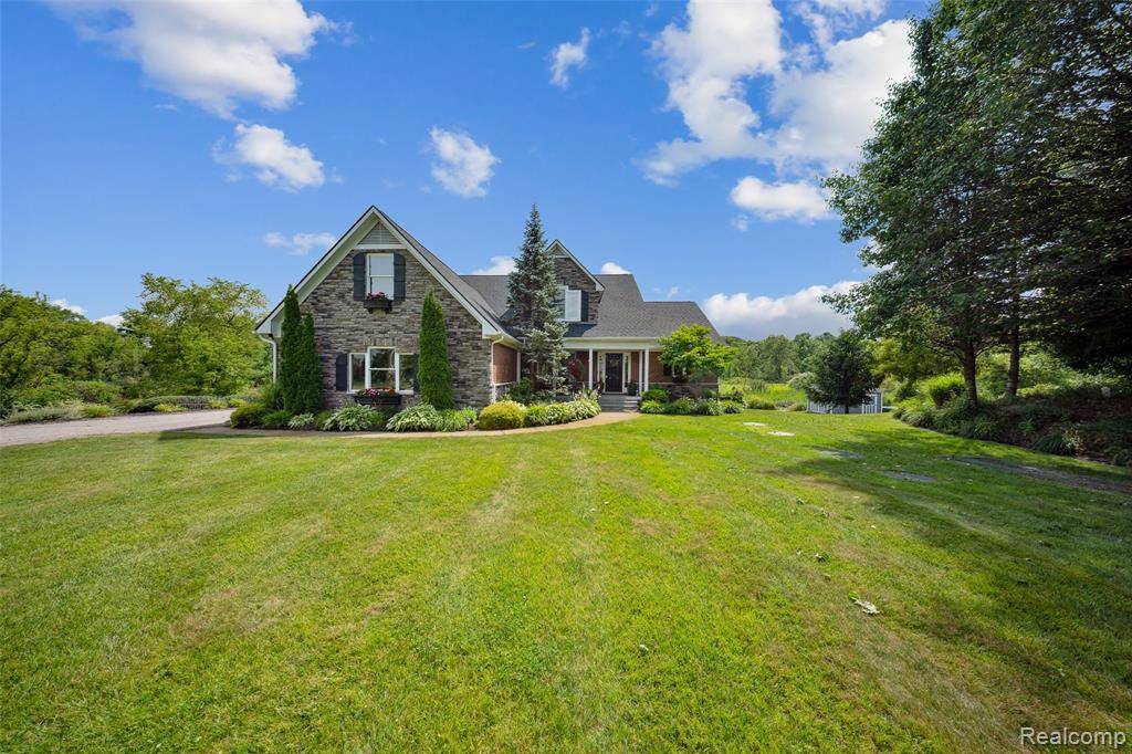 Howell, MI 48843,945 Gray Fox Court