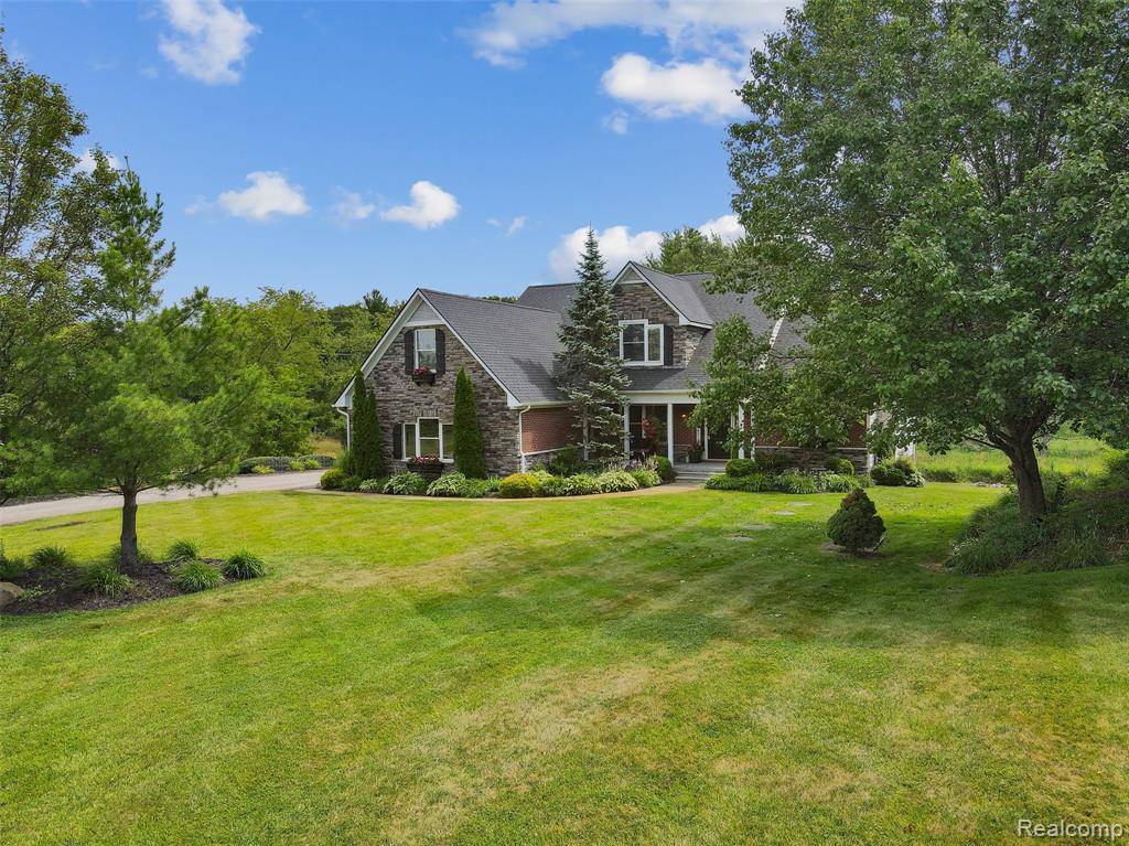 Howell, MI 48843,945 Gray Fox Court