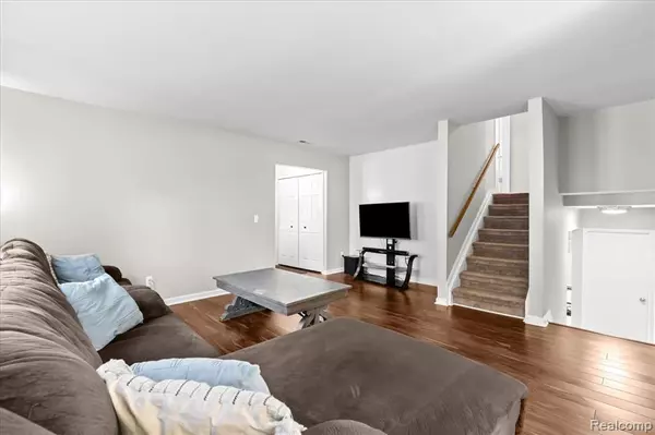 Wixom, MI 48393,1632 Windingway Drive