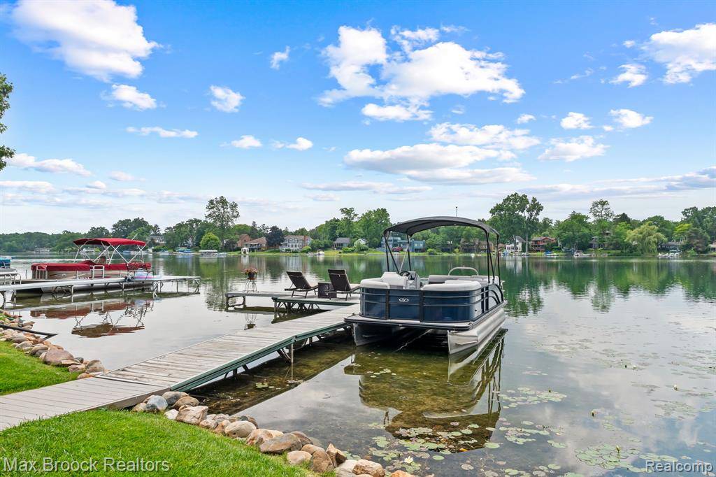 West Bloomfield, MI 48324,6847 Alden Drive