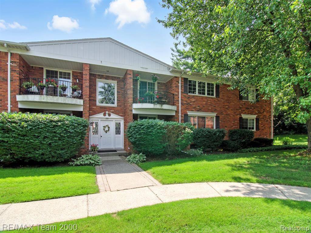 1711 Huntingwood Lane, Bloomfield Hills, MI 48304