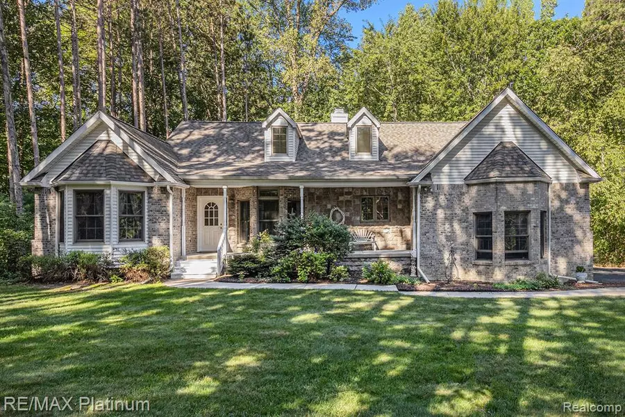 9151 PINEVIEW LAKE COURT, Linden, MI 48451