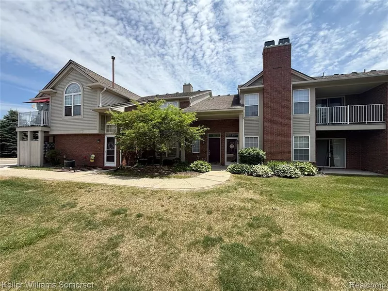 16562 Covington Drive, Clinton Twp, MI 48038
