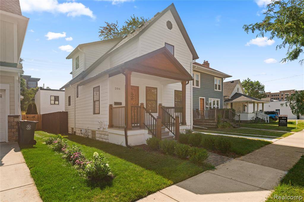 Royal Oak, MI 48067,206 N Washington Avenue